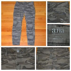 Women’s a.n.a camo jeggings, size 8